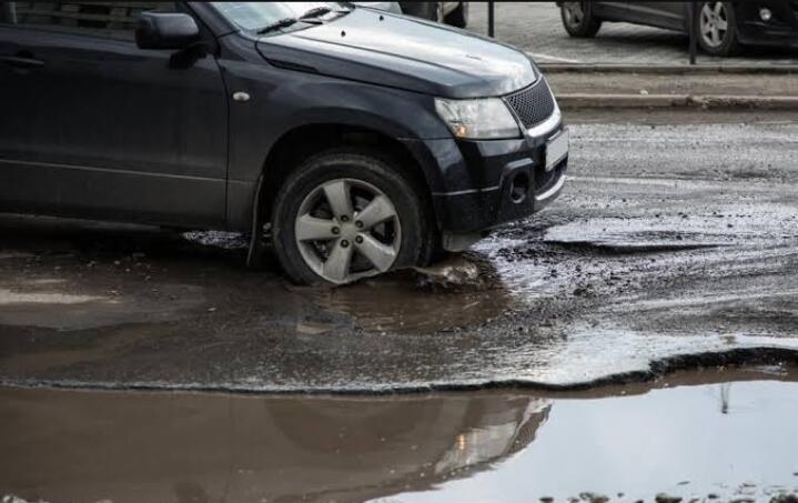 Ini Akibatnya Kalau Mobil Sering Melibas Jalan Rusak Tanpa Perhitungan