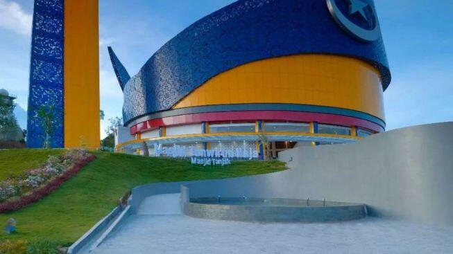 Dua Bulan Diresmikan, Plafon Masjid Tanjak Batam yang Telan Biaya Rp39,9 Miliar Roboh