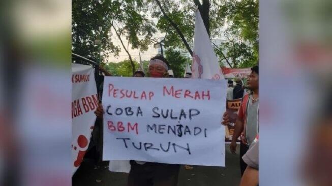 Demonstran di Medan: Pesulap Merah Coba Sulap Harga BBM Menjadi Turun