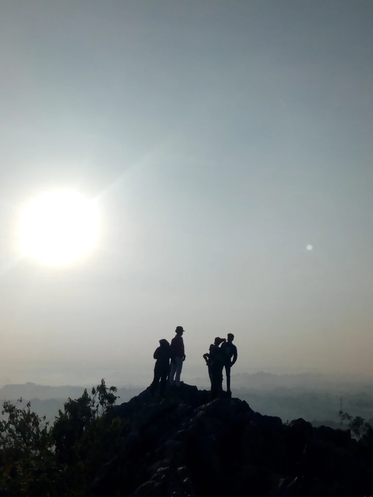 Bukit Roti, Roti Raksasa di Bogor