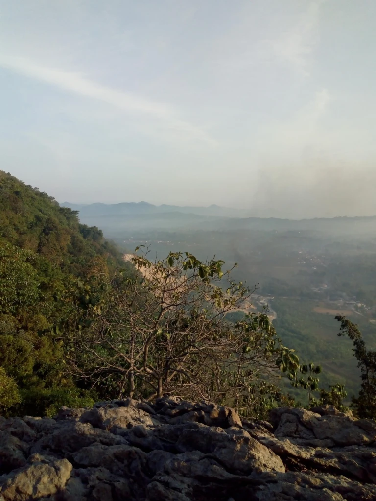 Bukit Roti, Roti Raksasa di Bogor