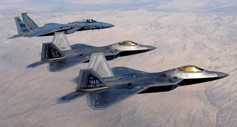 Dua Puluh Lima Tahun F-22 Raptor | Pesawat Tempur Eksklusif yang Punya Banyak Masalah