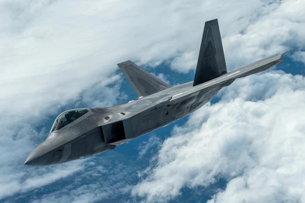 Dua Puluh Lima Tahun F-22 Raptor | Pesawat Tempur Eksklusif yang Punya Banyak Masalah