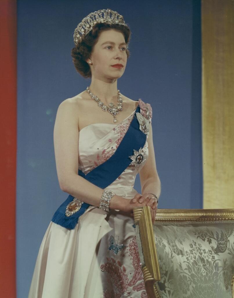 Edisi Queen Elizabeth II (2)