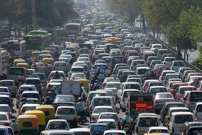 Masalah Macet Di Kota Besar, Jalan Kurang Lebar Atau Kendaraan Terlalu Padat?