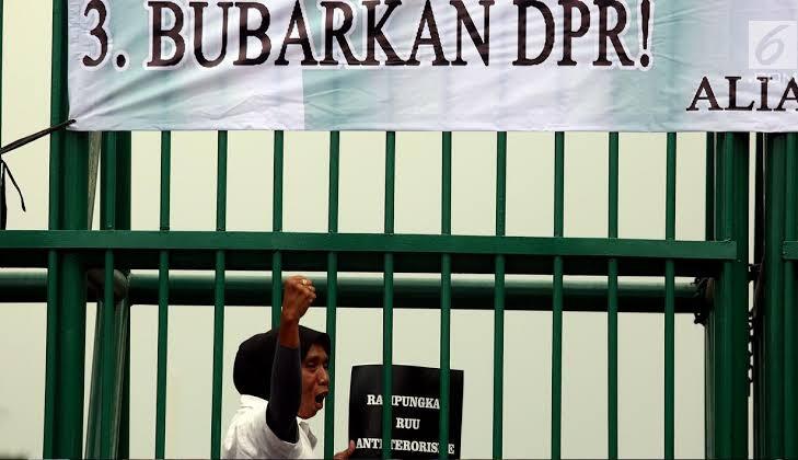 Inilah yang Terjadi Jika DPR dibubarkan, Akan Lebih Baik Atau Justru Hancur?