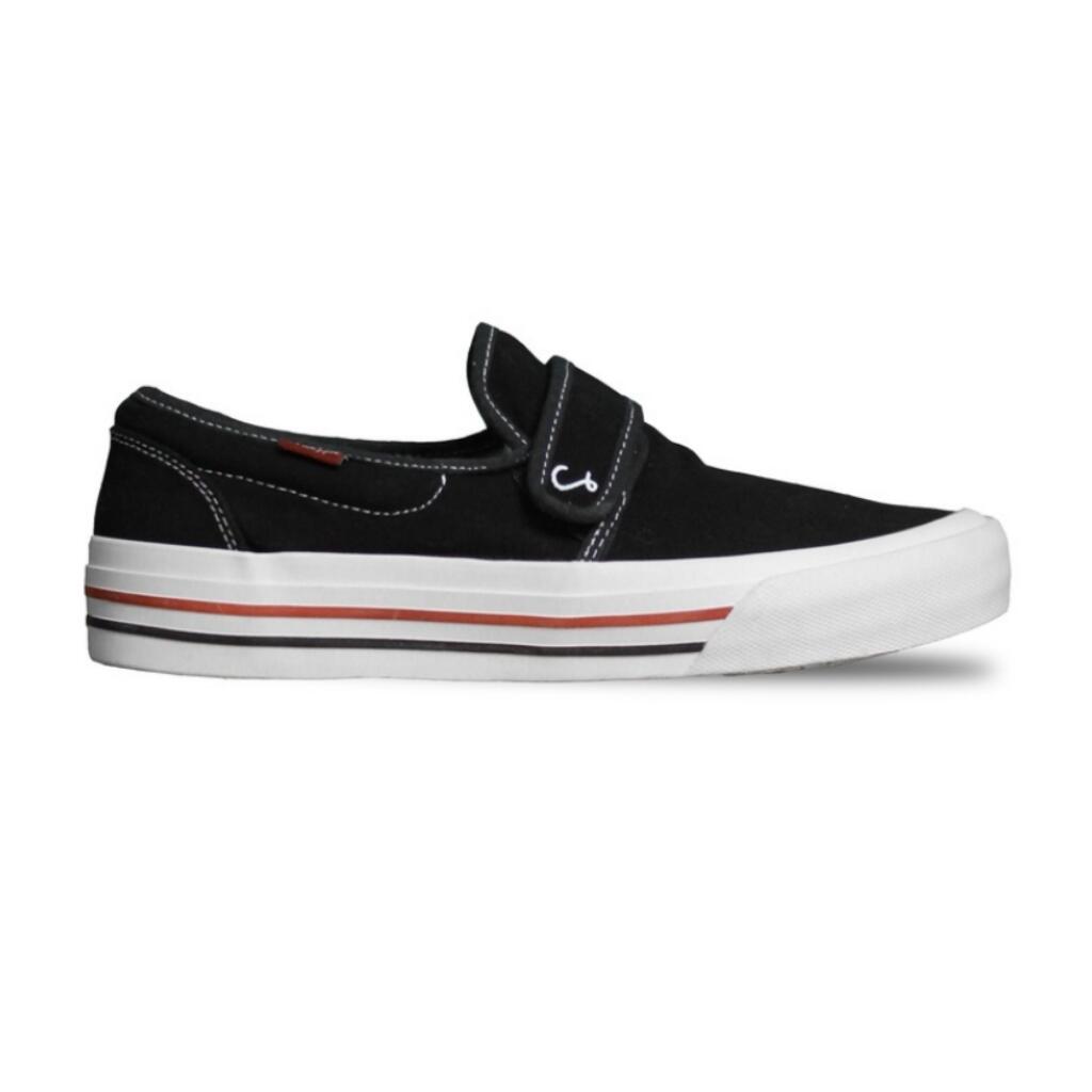 9 Rekomendasi Sepatu Slip On Velco Brand Lokal, Desainnya Cakep!