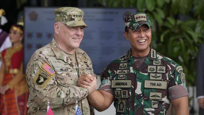 Kunjungi Latihan SGS 2022, Jenderal Andika Sempatkan Dialog dengan Tentara Amerika