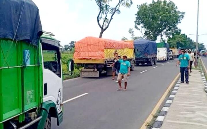 Cerita (Sedih) Dibalik Potekan Daun yang Dipasang Di Truk Mogok