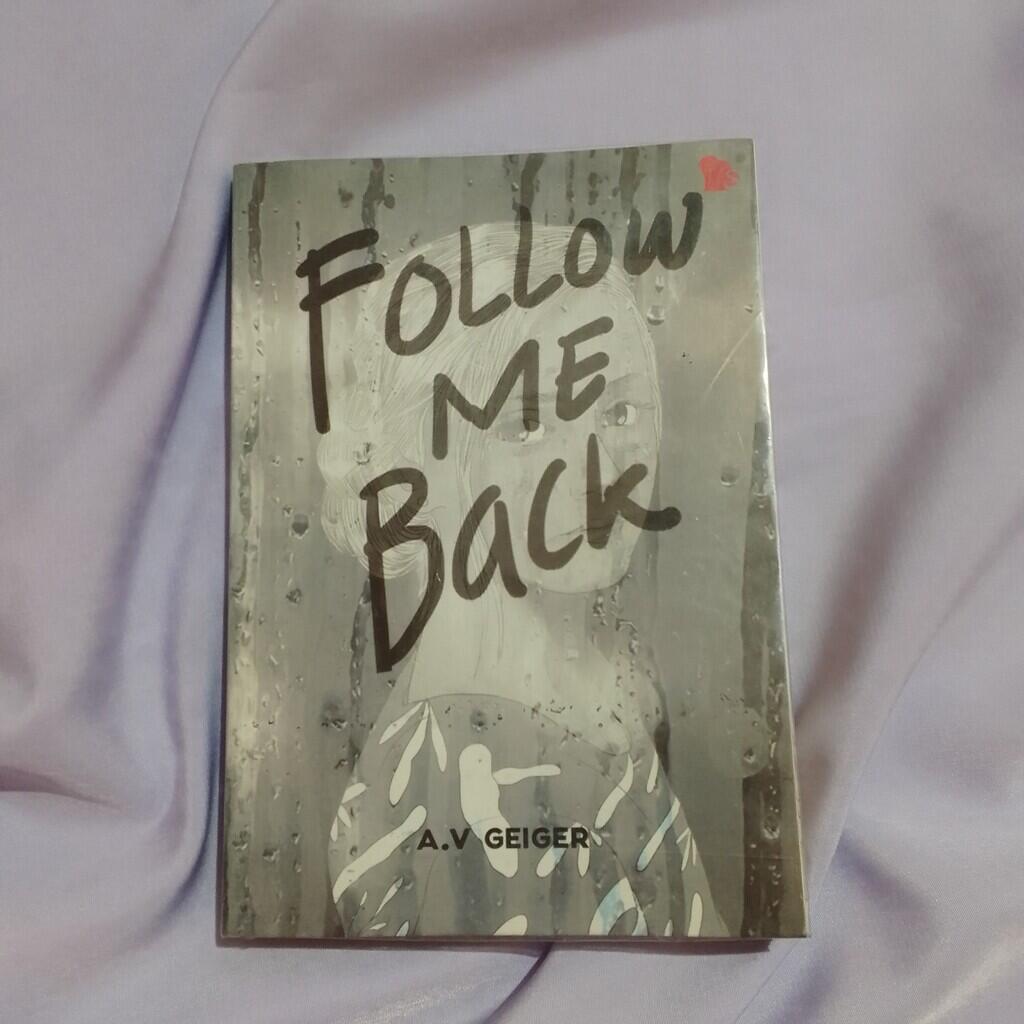 RESENSI BUKU : Follow Me Back