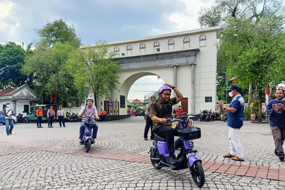 Semarang Punya Sepeda Listrik Publik dengan Teknologi IoT Tracker