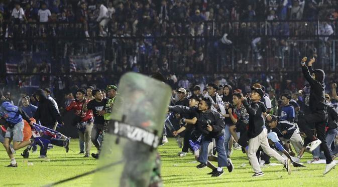 Jokowi Perintahkan Kapolri Investigasi Tuntas Tragedi Arema di Stadion Kanjuruhan