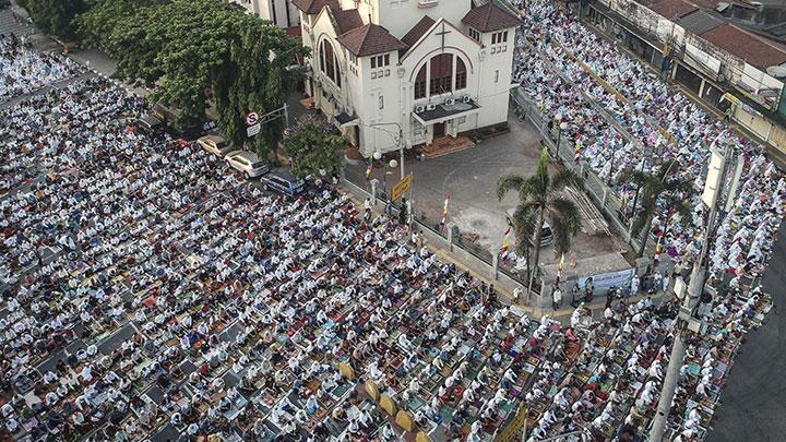 Revitalisasi Halte Bus Jatinegara Tutupi Cagar Budaya Gereja