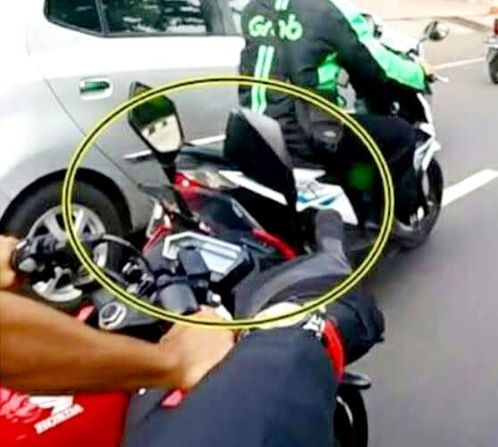 Mau Naik Level? Pemotor Sebaiknya Pasang Spionnya Dengan Benar (Ini Alasannya!)