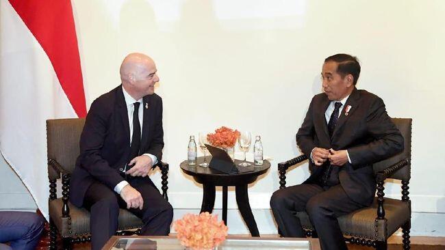 Jokowi Telepon Presiden FIFA, Bahas Tragedi Kanjuruhan