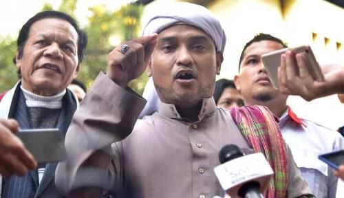 Habib Rizieq Ditembak Gas Air Mata Tapi Tak Tumbang, Saat itu Iwan Bule Pemimpinnya

