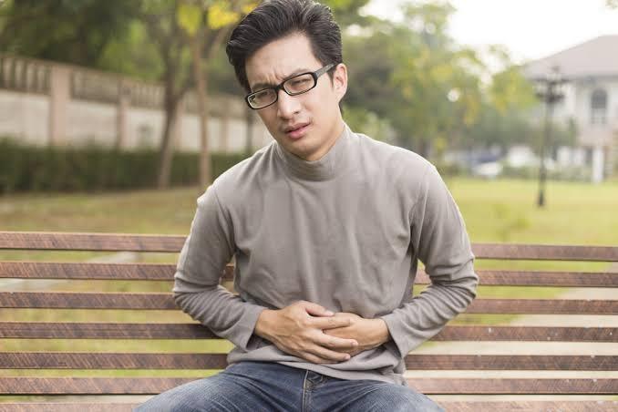 Menahan Sakit Perut di Kelas