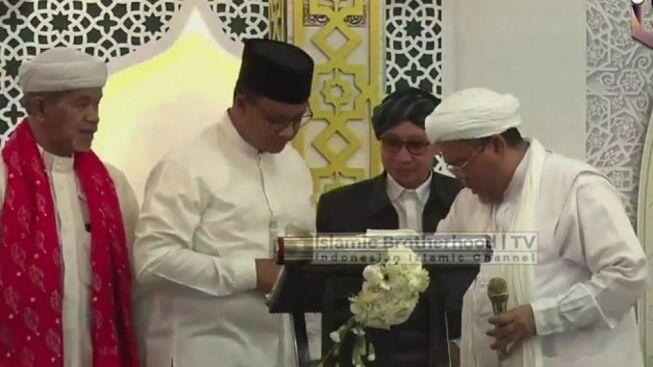 Pertemuan dengan Anies, HRS: Siap Bersatu, Siap Bersaudara, Siap Berjuang Kembali? T