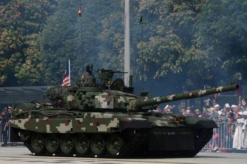 Tank Pendekar Malaysia Mogok di Jalan Raya, Menimbulkan Kemacetan dan Kekhawatiran