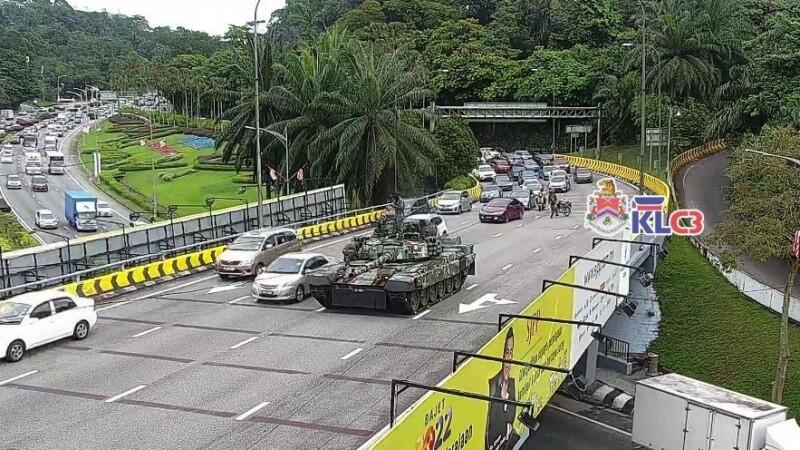 Tank Pendekar Malaysia Mogok di Jalan Raya, Menimbulkan Kemacetan dan Kekhawatiran