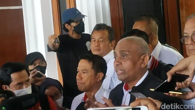 Ketum PSSI Iwan Bule Ngacir Usai Jalani Panggilan TGIPF