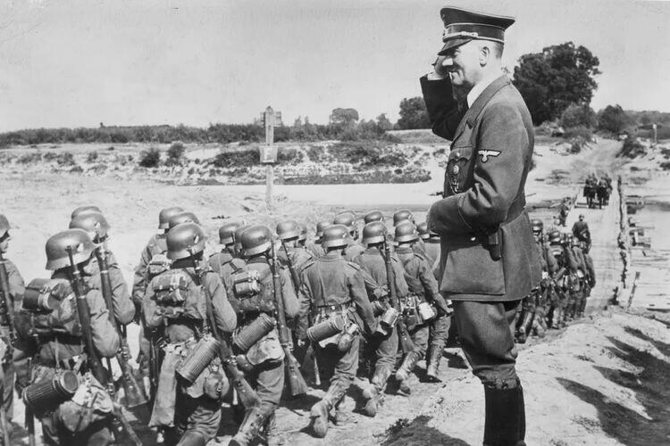 JUTAAN TENTARA JERMAN MENYERANG POLANDIA