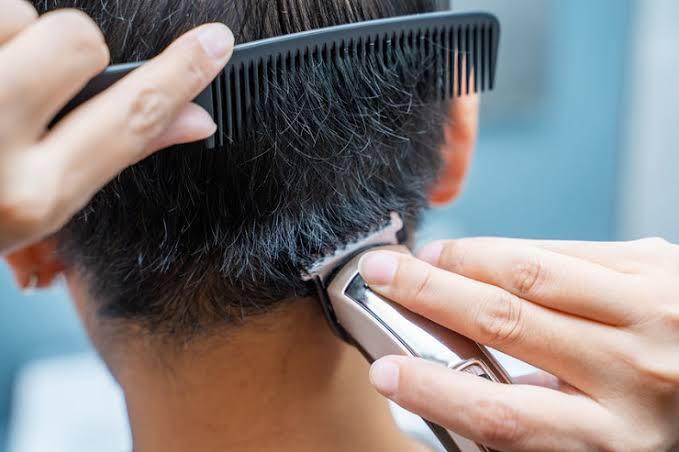 Sewaktu Potong Rambut Kamu Team Mata Melek Atau Mata Merem, Gan? (Ini Plus Minusnya)