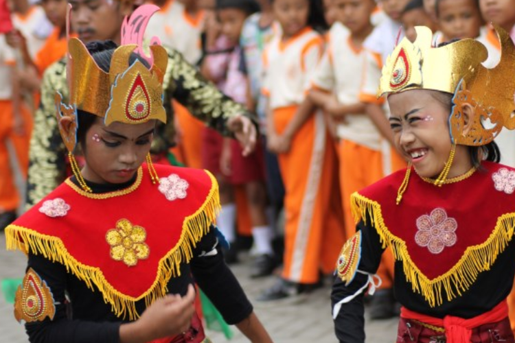Banyak Siswa Tak Mampu, Seragam Pakaian Adat Bukan Kewajiban di Jateng 