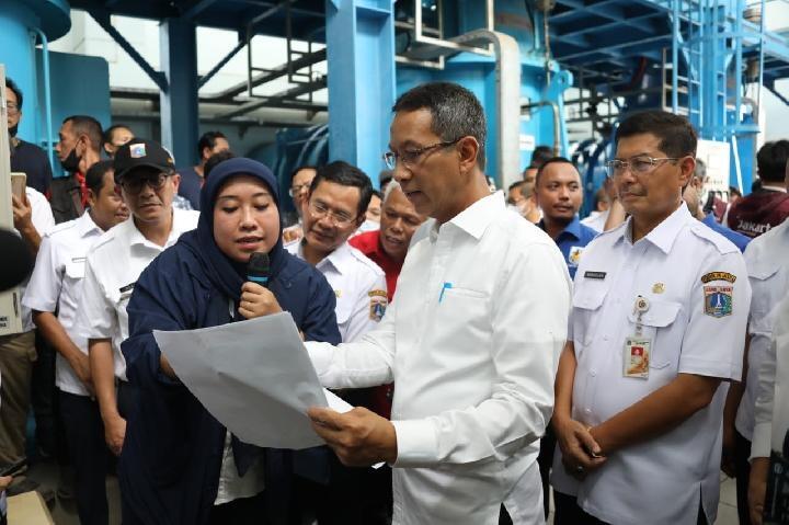 Heru Budi Hartono Beri Janji ke Warga Mampang Prapatan Tidak Akan Ada Banjir Lagi