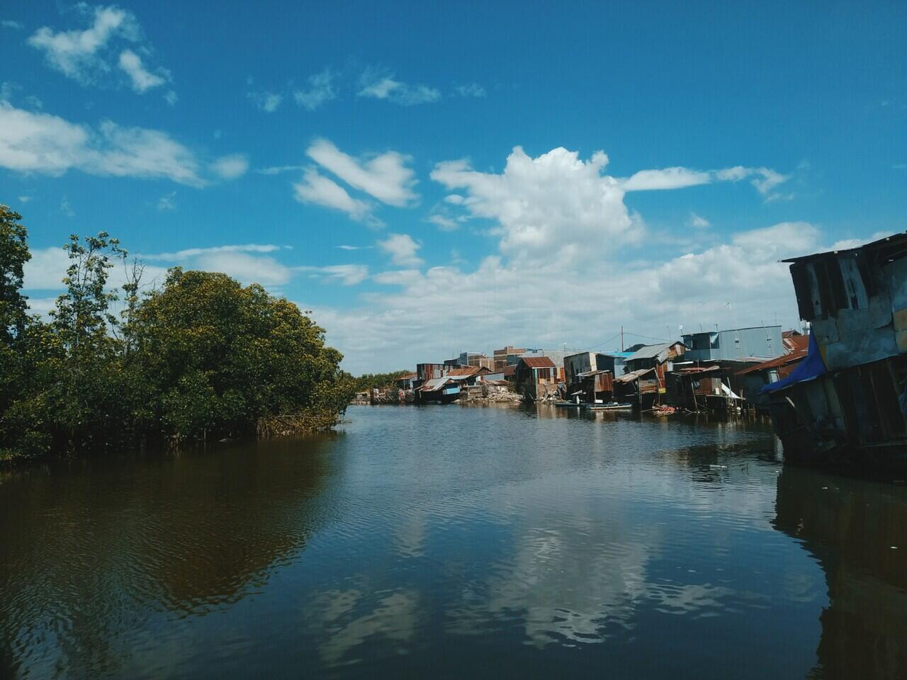 Alat Pengumpul Sampah di Sungai Berbasis IoT