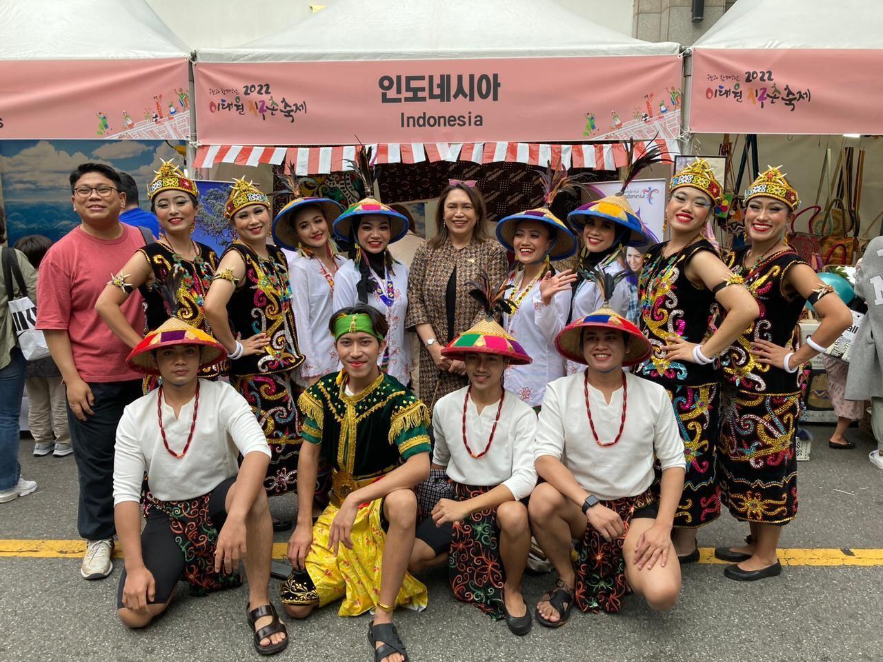 Tarian Gantar Belian dari Kalimantan Antarkan Indonesia ke Puncak Festival Itaewon