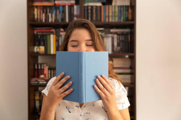 10 Sebutan Unik Buat Kamu yang Hobby Baca