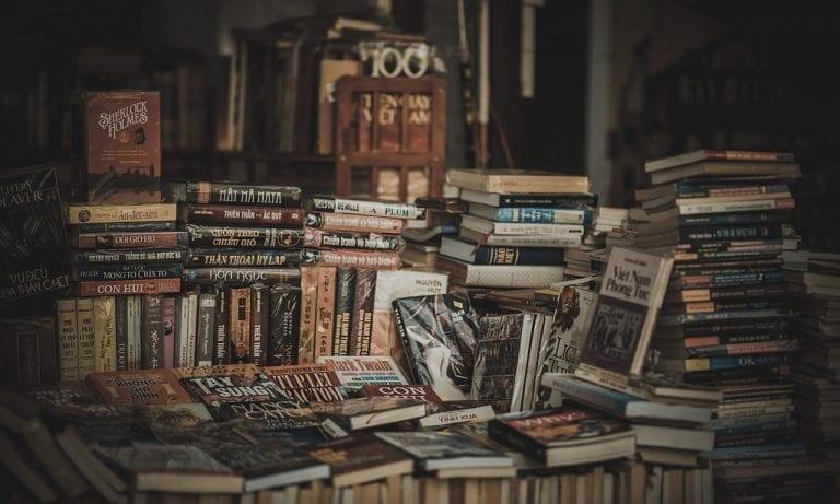 10 Sebutan Unik Buat Kamu yang Hobby Baca