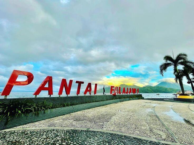 PANTAI FALAJAWA, DESTINASI WISATA GRATISAN YANG TIDAK MURAHAN