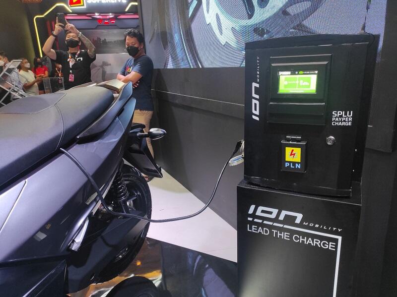ION Mobility & PLN Kerjasama Bangun Stasiun Pengisian Daya Motor Listrik