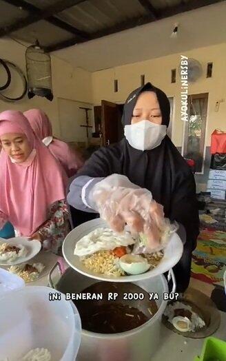 Warung Nasi di Surabaya Jualan Gak Takut Rugi:Nasi,Sayur,Lauk &amp; Minum Cuma 5 Ribu