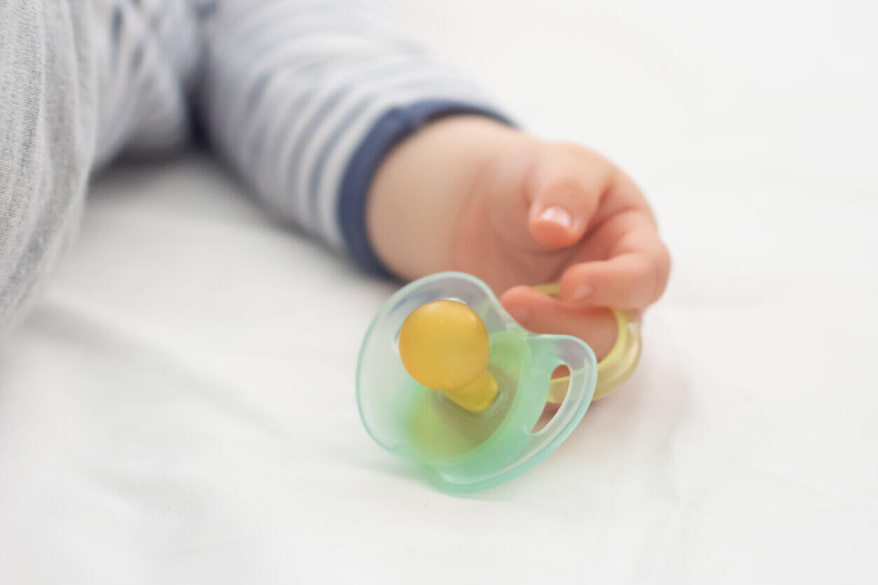 Empeng Bikin Gigi Anak Tonggos? Beneran, GanSis?