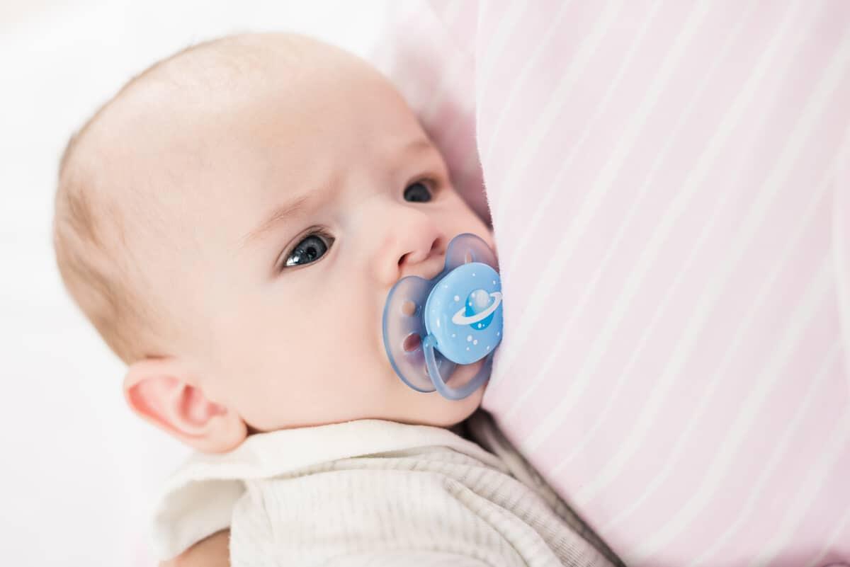 Empeng Bikin Gigi Anak Tonggos? Beneran, GanSis?