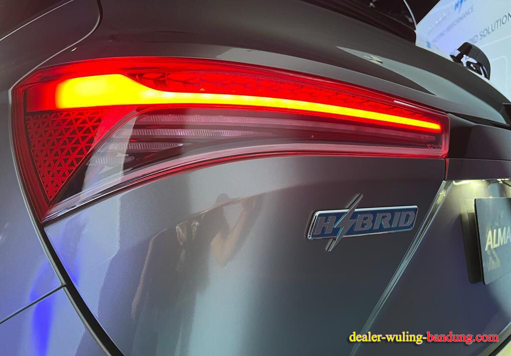 Kenapa Wuling Memilih Almaz Dijadikan Mobil Hybrid?