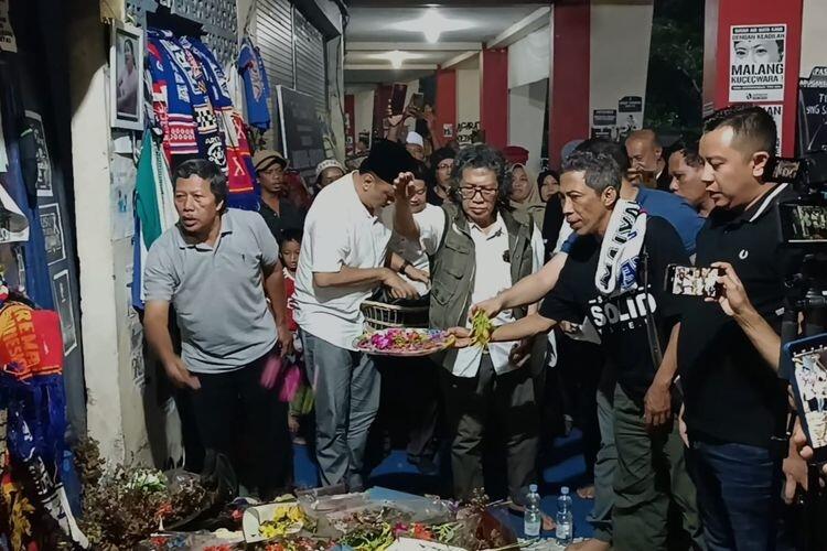 Emha Ainun Najib Minta Aremania Laporkan Tragedi Kanjuruhan ke Mahkamah International