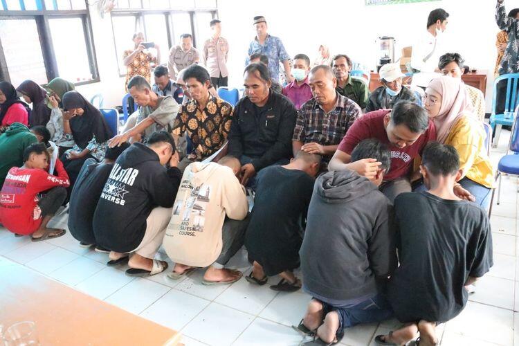 Mabuk-mabukan dan Palak Pengendara, 22 Remaja Anggota Geng Motor Sungkem ke Orangtua