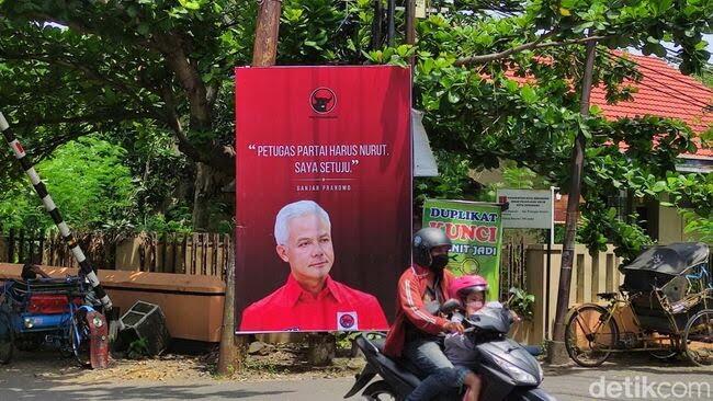 Muncul Baliho 'Ganjar Nurut' di Semarang