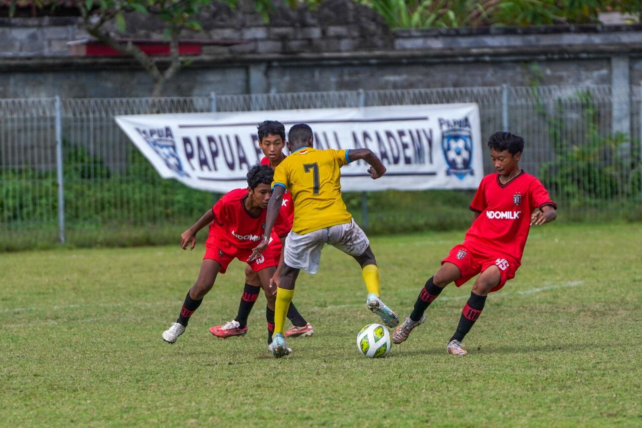 Keren, Papua Football Academy Sampai Berlatih dan Bertanding di Bali