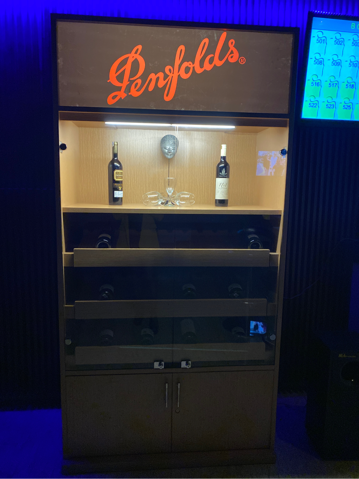 Lounge BAR