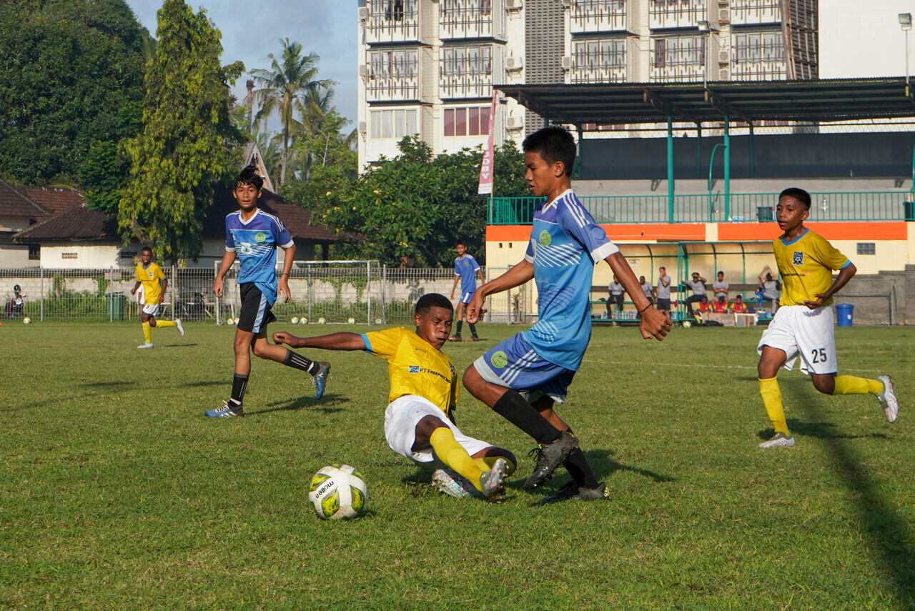 Kata Rully Nere, Anak Papua Football Academy Perlu Merasakan Kekalahan