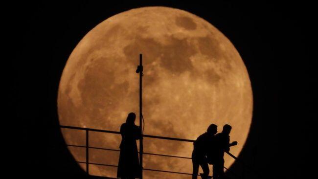 Waktu dan Lokasi Pas Lihat Gerhana Bulan Total Hari Ini