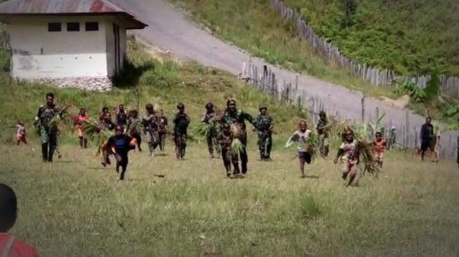 Komandan Pasukan Tengkorak Kostrad TNI Tiba, Kampung Horor Gembong Teroris OPM Pecah