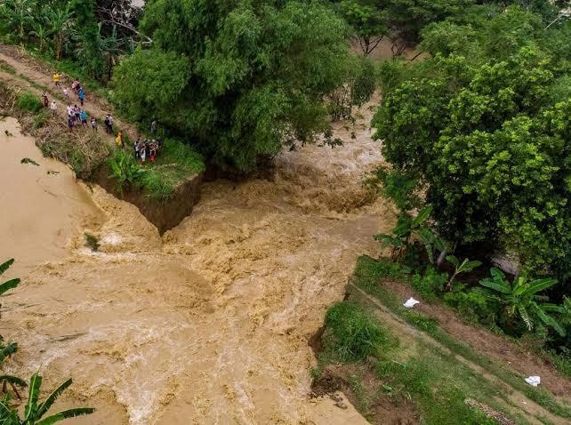 BREAKING NEWS: Banjir Terjadi di Mangkang Semarang, Tanggul Jebol