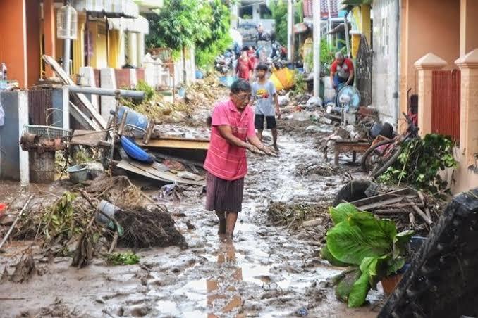 BREAKING NEWS: Banjir Terjadi di Mangkang Semarang, Tanggul Jebol