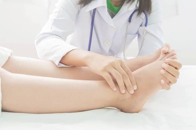 Pembengkakan Pada Area Kaki Atau Endema Pada Ibu Hamil, Gimana Cara Mengatasinya?